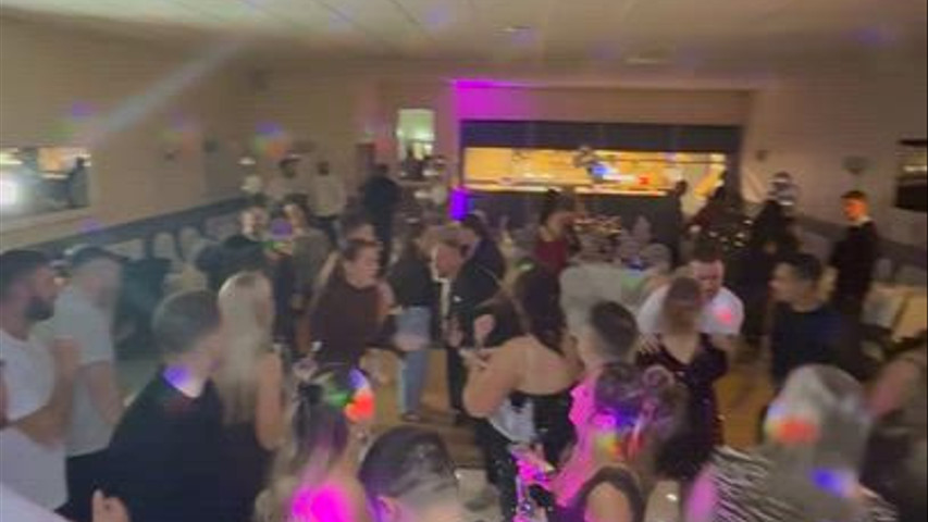 Full dance floor! 