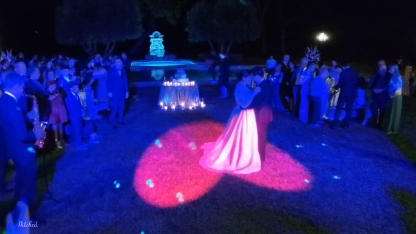Newlyweds first dance with sax