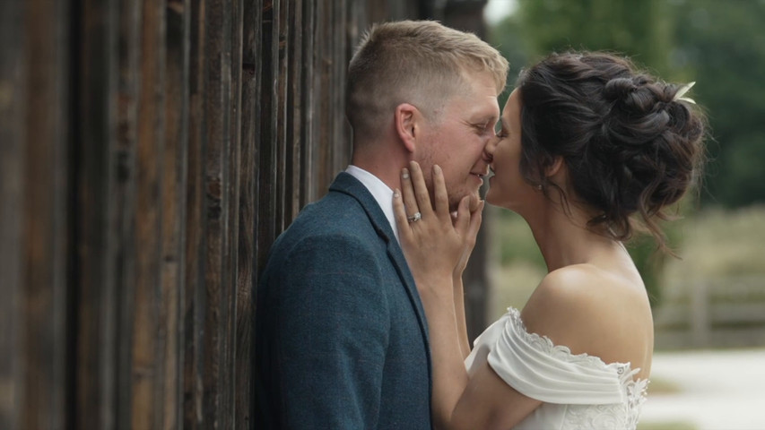 Hazel Gap Barn - Danni & Scott